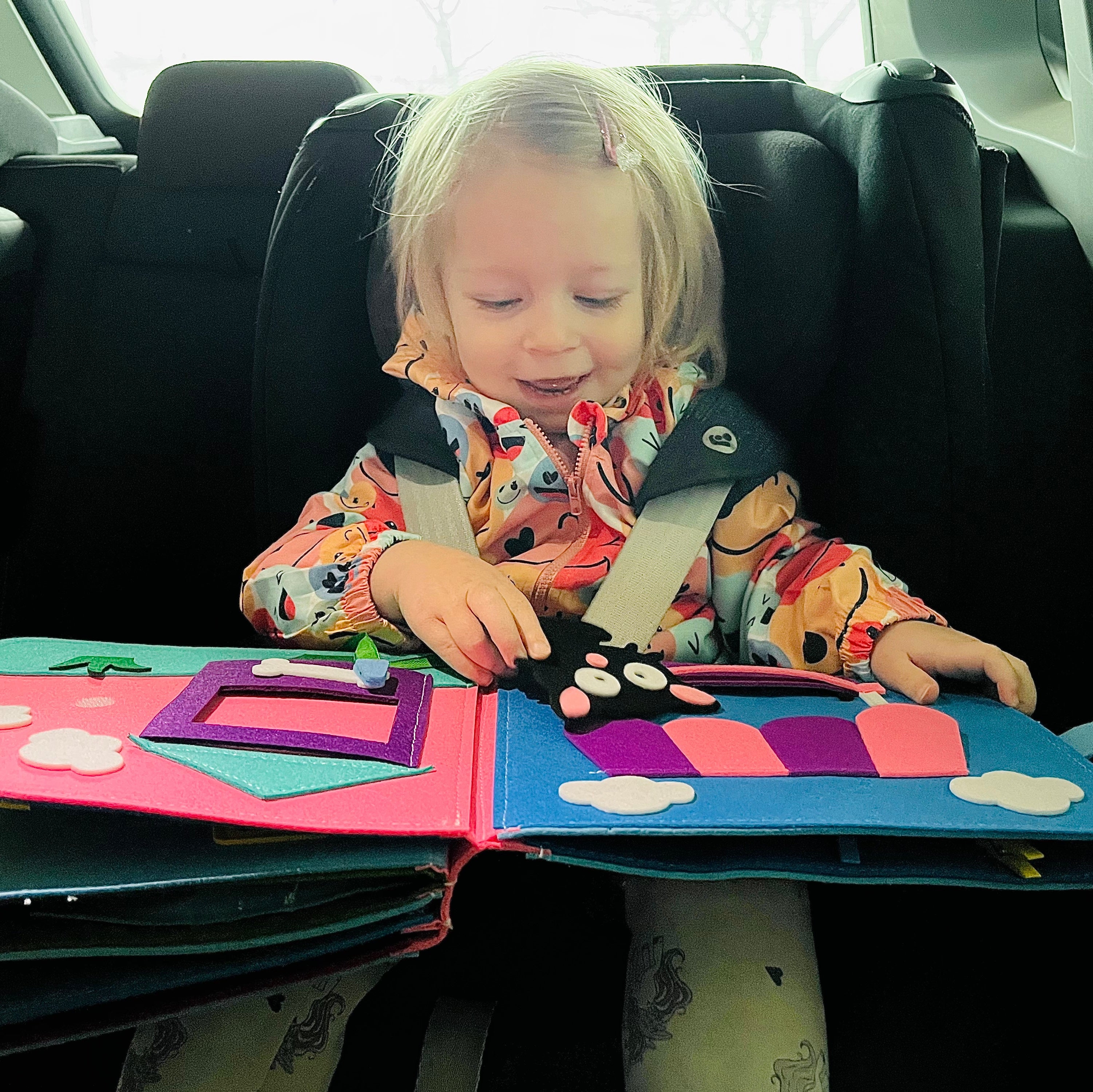 Libro de cuentos Montessori de KiddoSpace