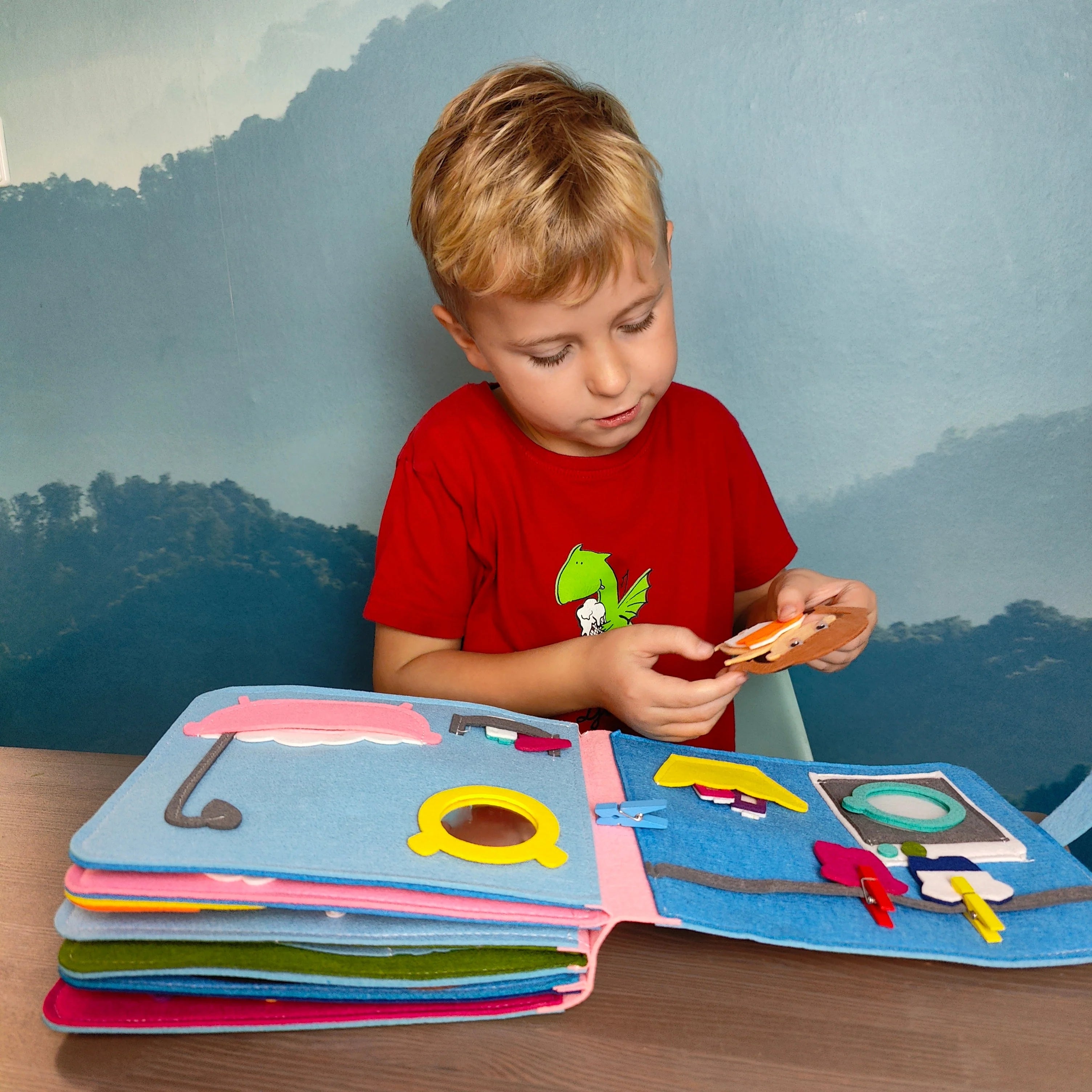 Libro de cuentos Montessori de KiddoSpace